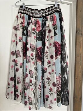 Floral Pleated Midi Skirt in White and Pink